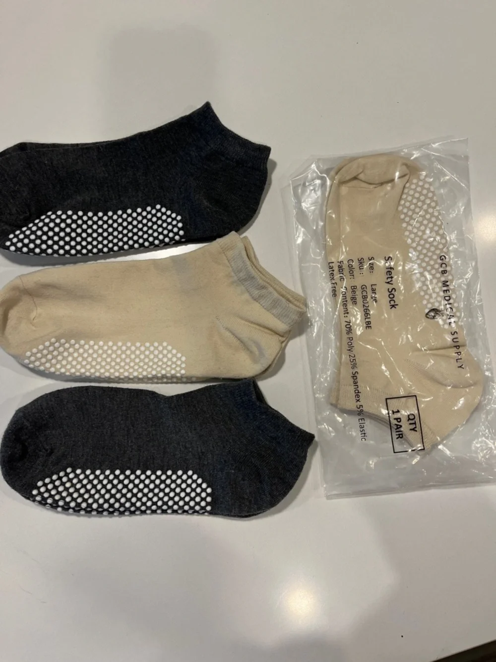 4 Non-Slip Low-Cut Socks - Gray  & Beige - Latex Free size L